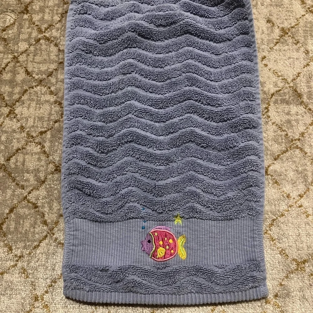 SET Of 2 Saturday KNIGHT VTG Blue FISH Embroidered FINGERTIP Hand TOWEL 16”x10”